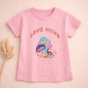 Детска тениска ''Love wins''